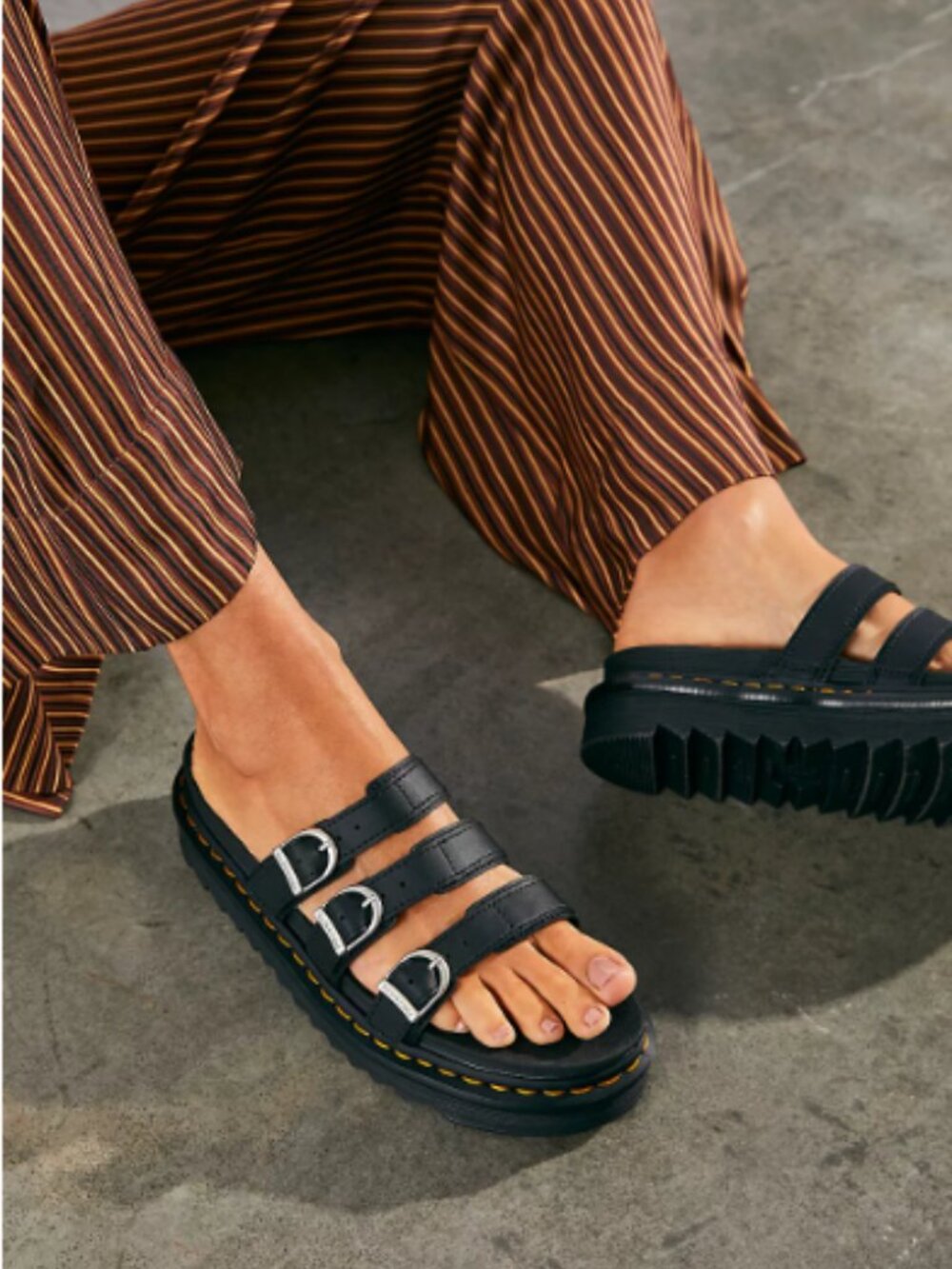 NWOT Dr. Martens Women's Blaire Platform Black Slide Sandall